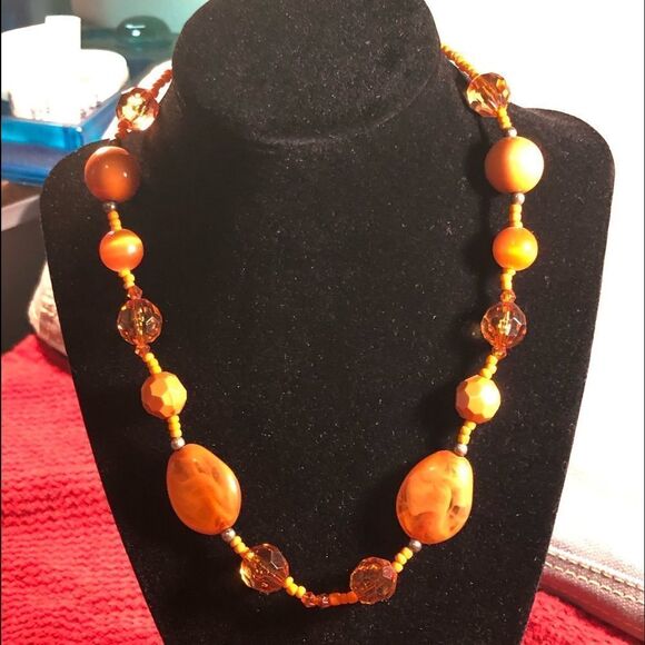 ORANGE beaded necklace - Picture 1 of 4
